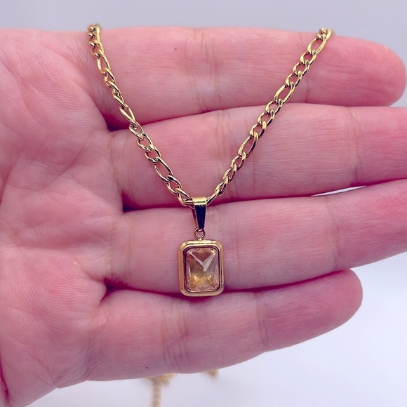 18k Gold Plated Cubic Zirconia Pendant Figaro Chain Necklace - Picture 4 of 9